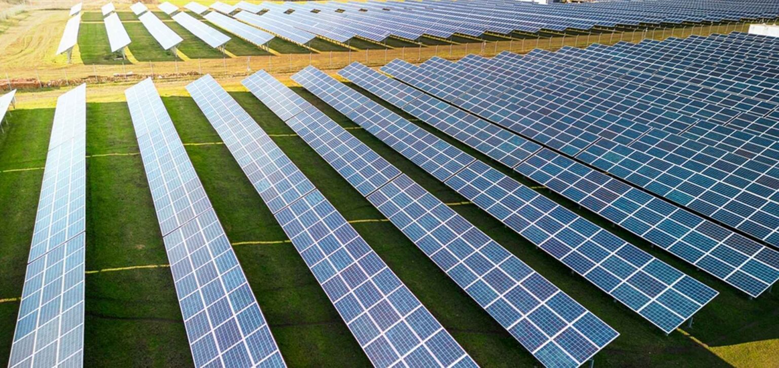 Mobile docking station for solar plants solabot technologies